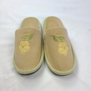 Vintage Mira Slippers Measurements in pictures